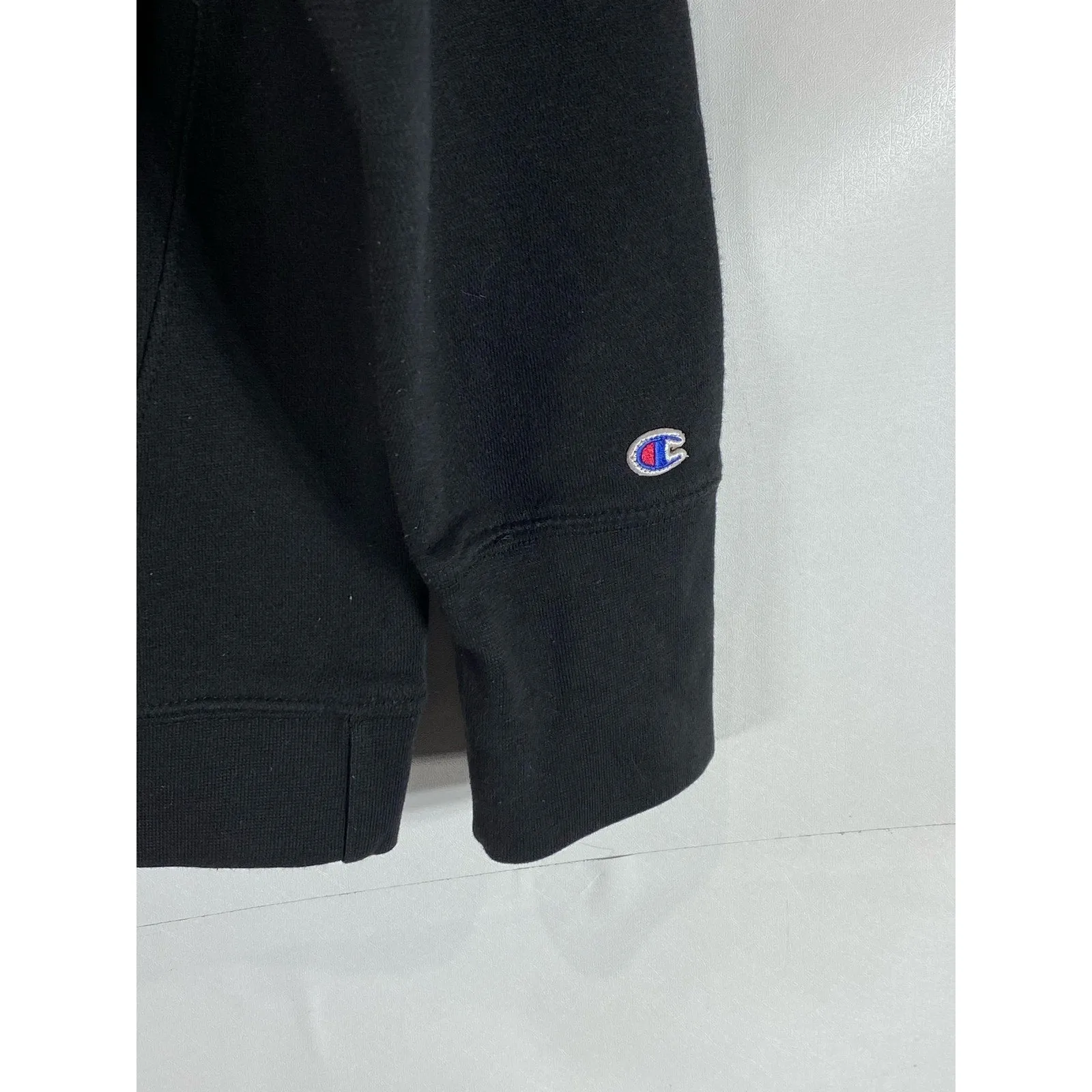 CHAMPION Men's Black Script Logo Patch Regular-Fit Pullover Hoodie SZ M
