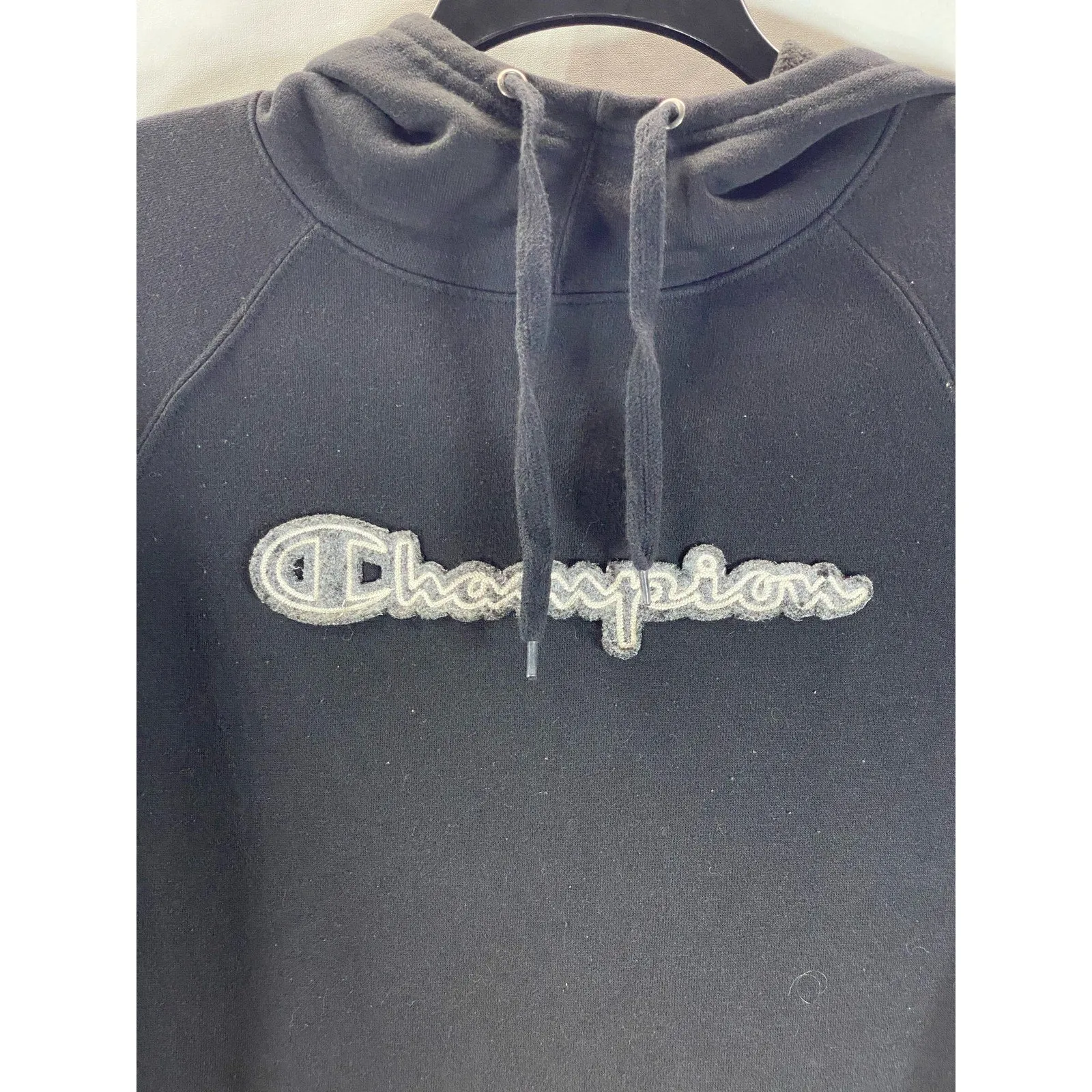 CHAMPION Men's Black Script Logo Patch Regular-Fit Pullover Hoodie SZ M