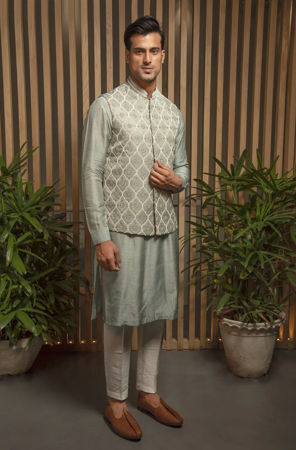 Pearl Embroidered Bandi With Kurta set