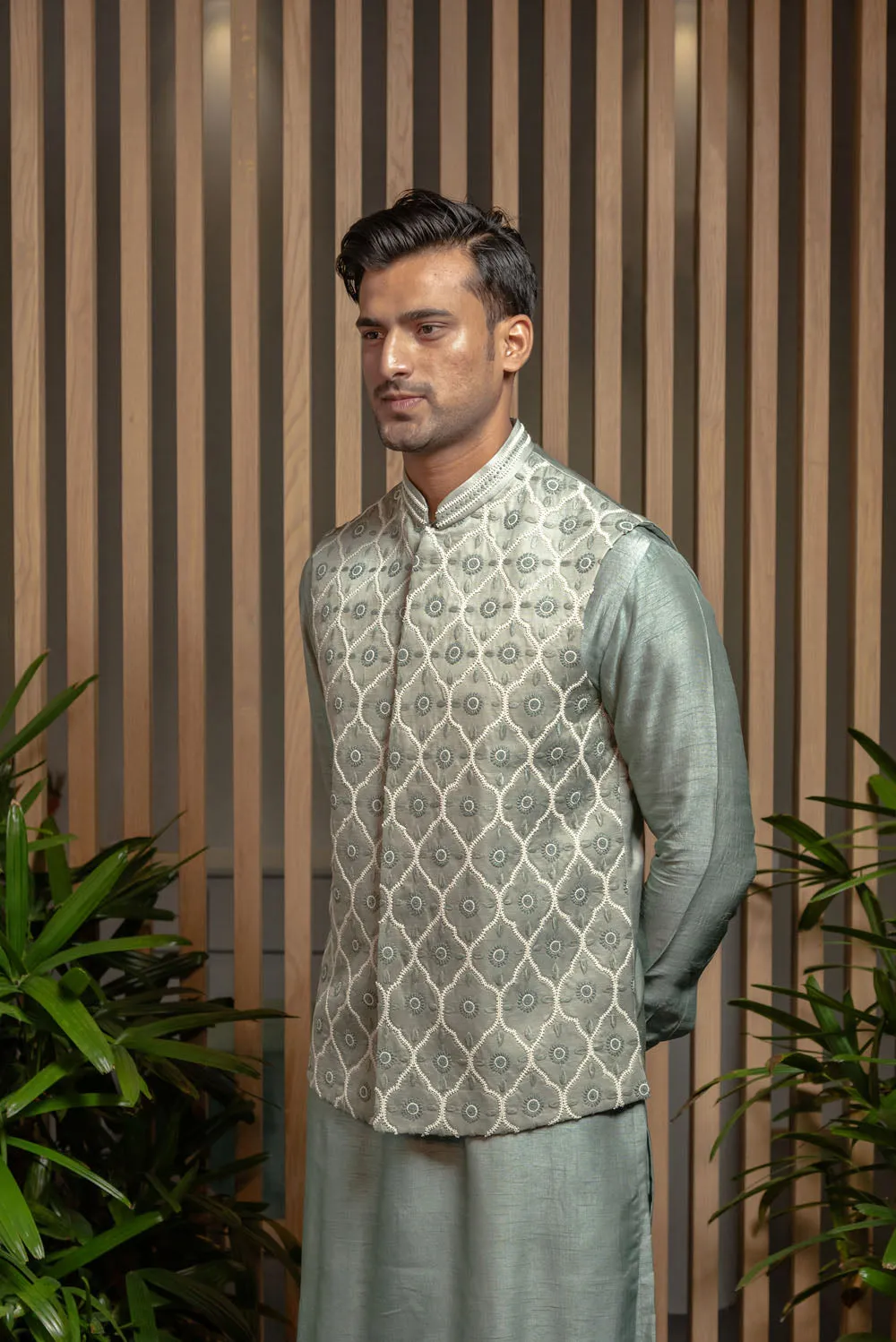 Pearl Embroidered Bandi With Kurta set